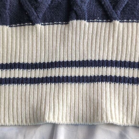 Bdg navy cable knit varsity v-neck pullover sweater size M - Picture 8 of 9